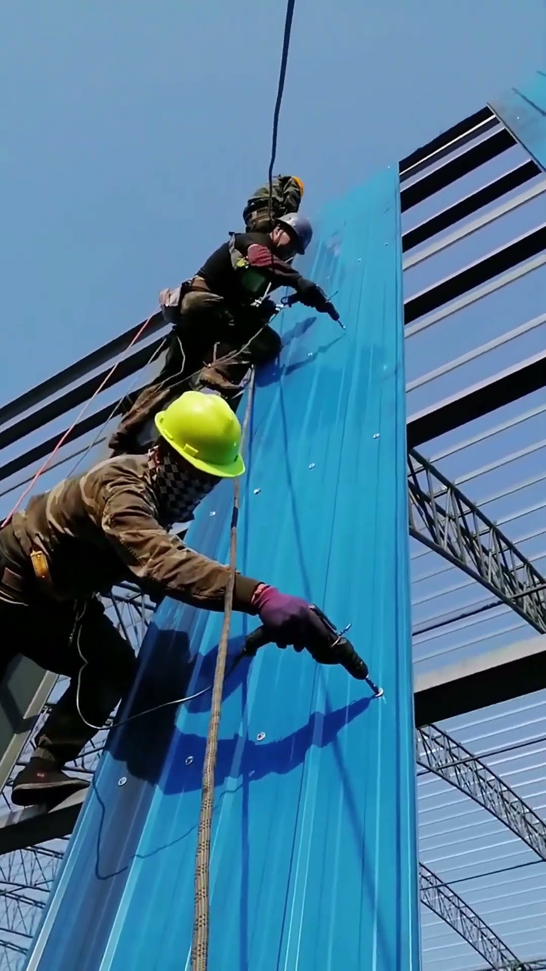 Steel structure house construction process- Good tools and machinery make work easy