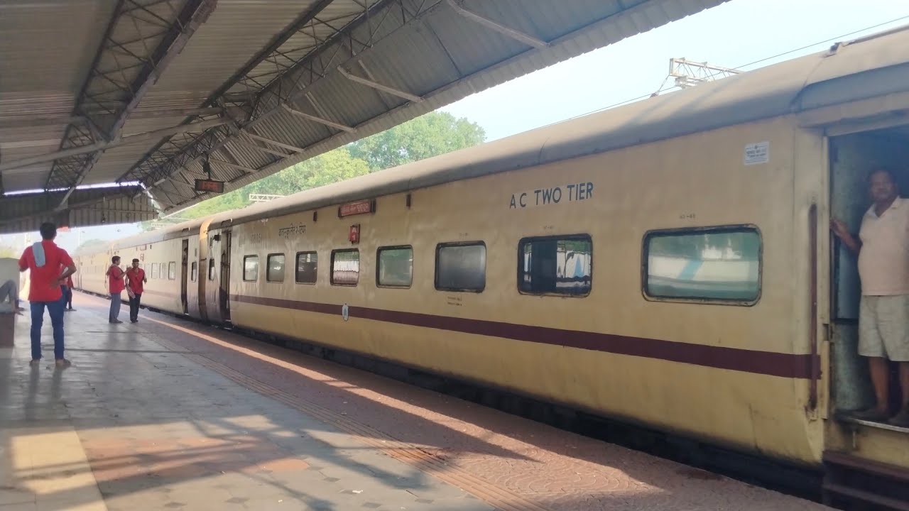 18118 Gunupur-Rourkela Rajya Rani arrives back home#rourkela#train# ...