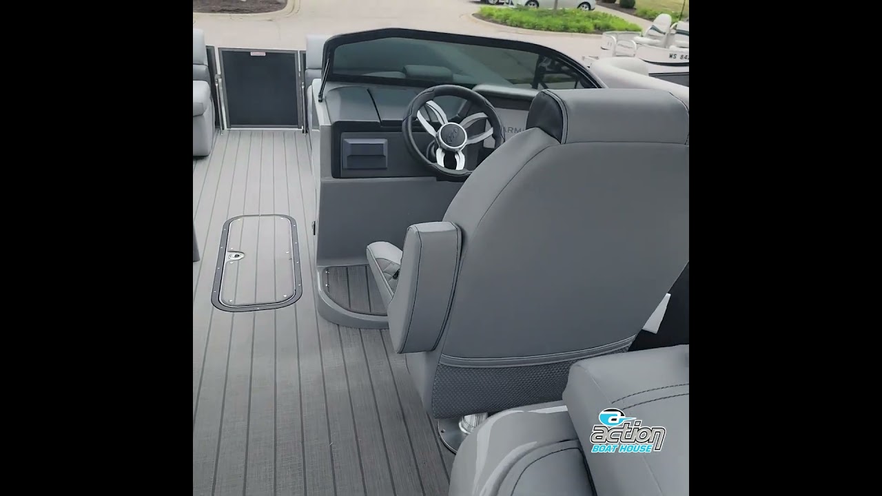 Revolutionizing Pontoon Boating: The 2023 Manitou LX 25 SRW with Mercury Joystick Dual SHP!