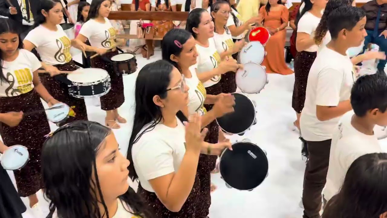 BANDA DE PERCUSSÃO ADORADORES DO REI (apresentando o louvor REACENDE A CHAMA-Sued Silva)￼