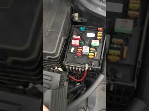 how to fix indicator problem in 1 minute. Audi a3. Indicator fuse...