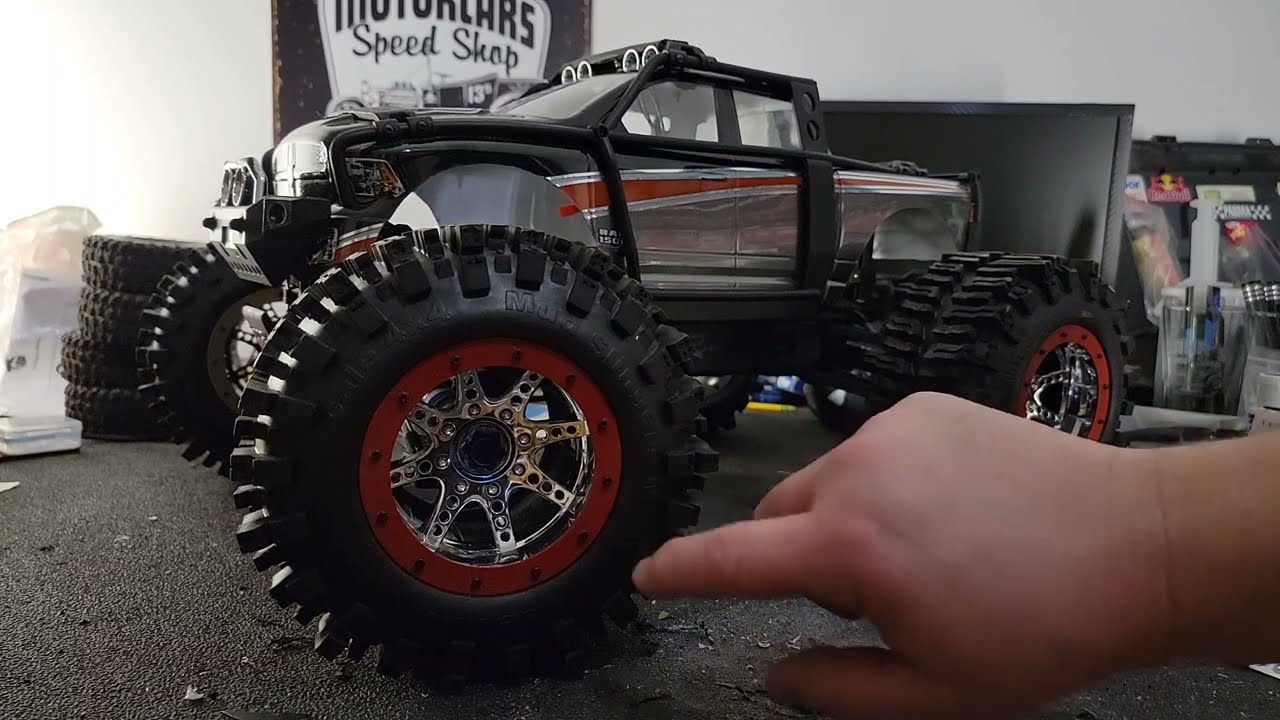 Traxxas Summit getting new body work and the external cage is modified to fit the Ram 1500 body.