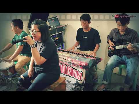 CINTA BERPAYUNG BULAN (Cover) Voc : CHANDRA KIRANA