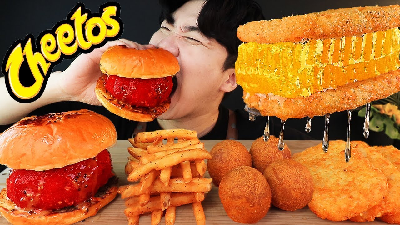 MUKBANG ASMR 빨간 치토스 스테이크 햄버거 & 치즈볼 허니콤 감자 CHEETOS STEAK BUGGER HONEYCOMB EATING SOUND!