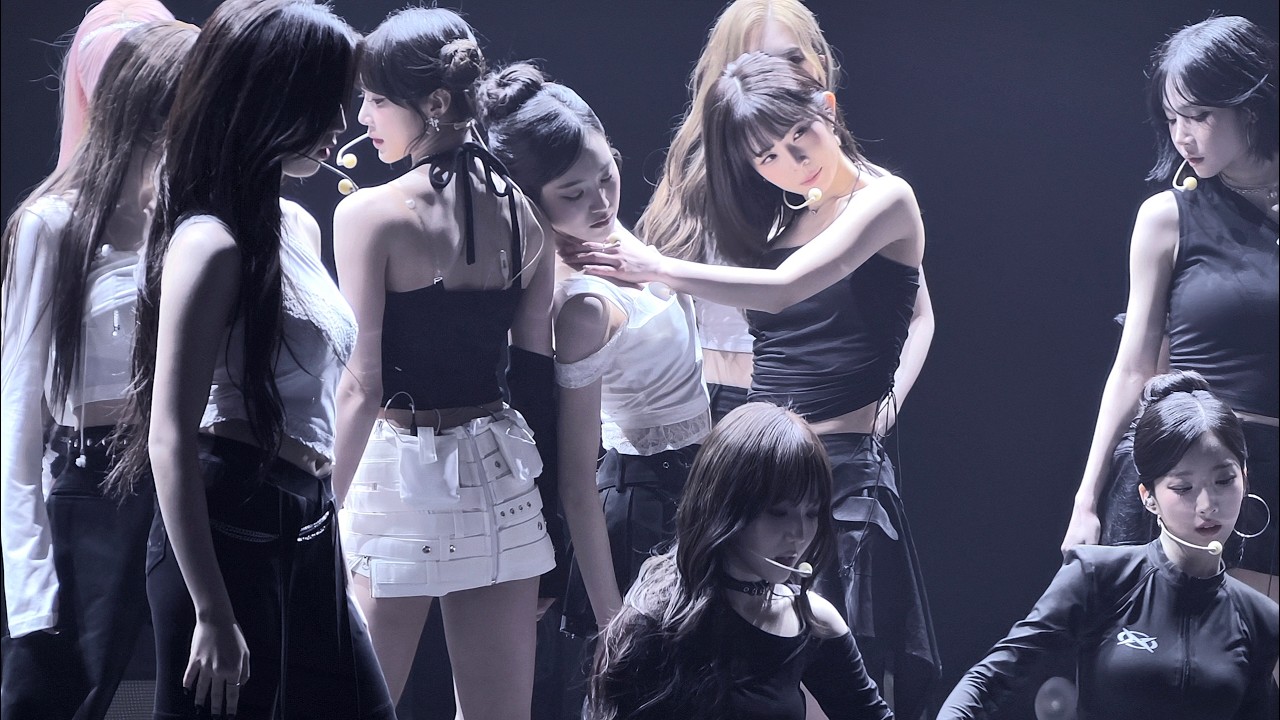 tripleS 트리플에스 “깨어(Are you alive) “ Fancam 