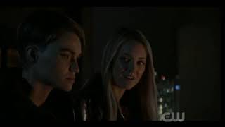 Batwoman 1x16- Kate and Julie kiss
