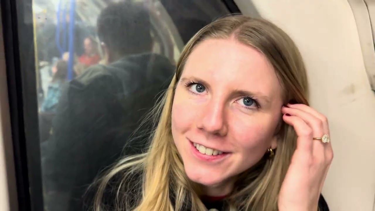 Мэдди купила новое кольцо…