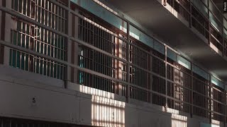 Man convicted of 1993 murder of a teenager dies in prison