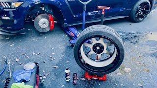 Shelby GT350R & Shelby GT500 Cleaning Carbon Fiber Wheel Barrels