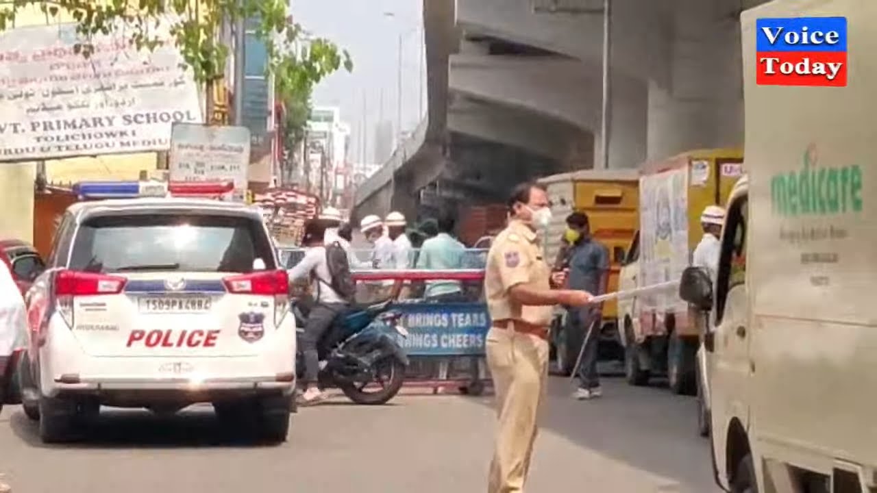 Telangana Police implementing lockdown in Toli chowki, Hyderabad due to  coronavirus.