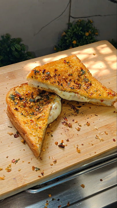 Ultimate Cheesy Garlic Bread Recipe😍 | Totally Irresistible #shorts #bread #viralvideo #shortsfeed