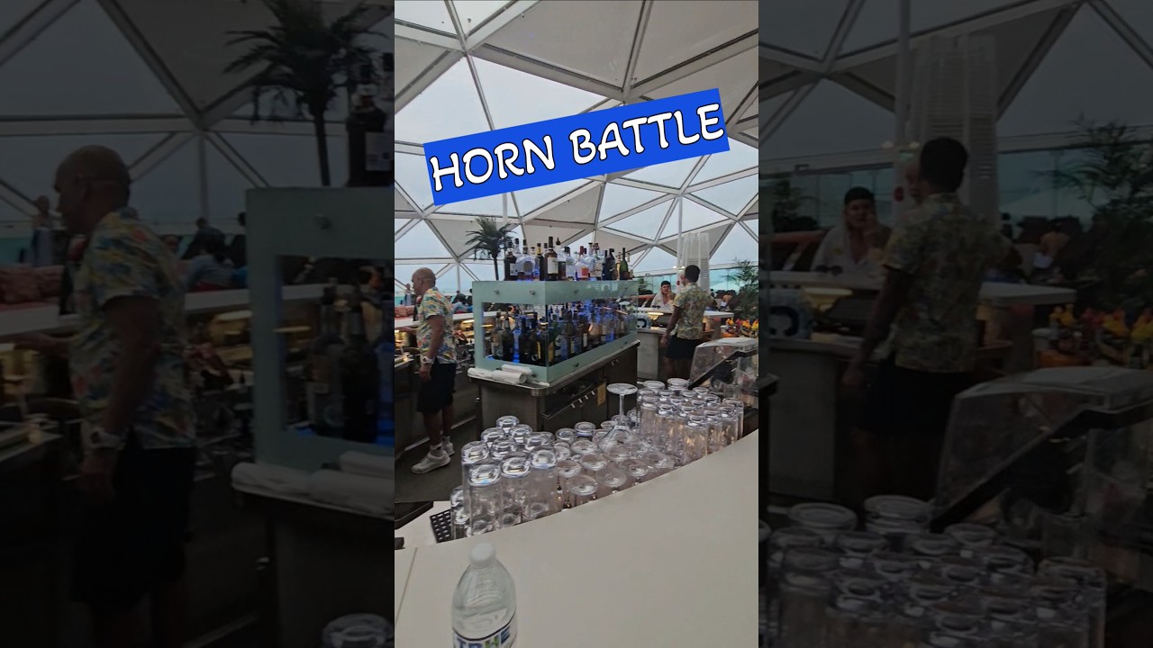 Битва на рогах прерывает тишину в солярии.