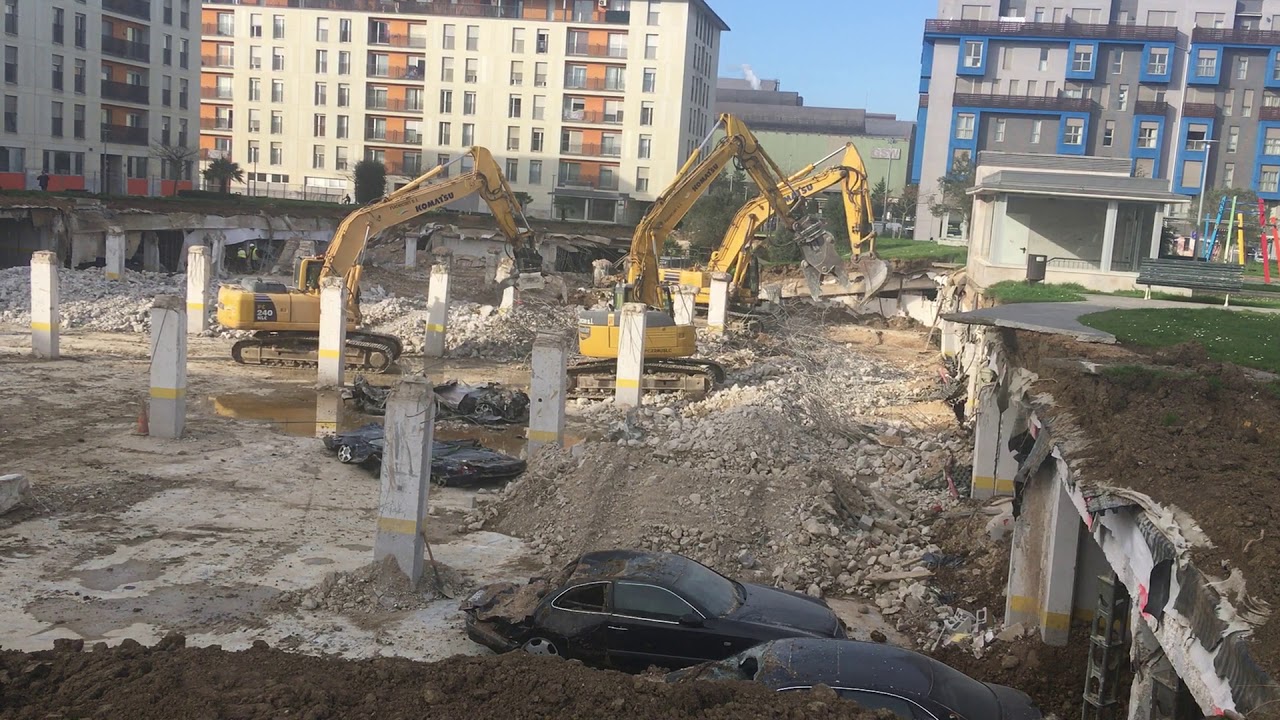 Obras de desescombro del aparcamiento derrumbado en Nueva Montaña