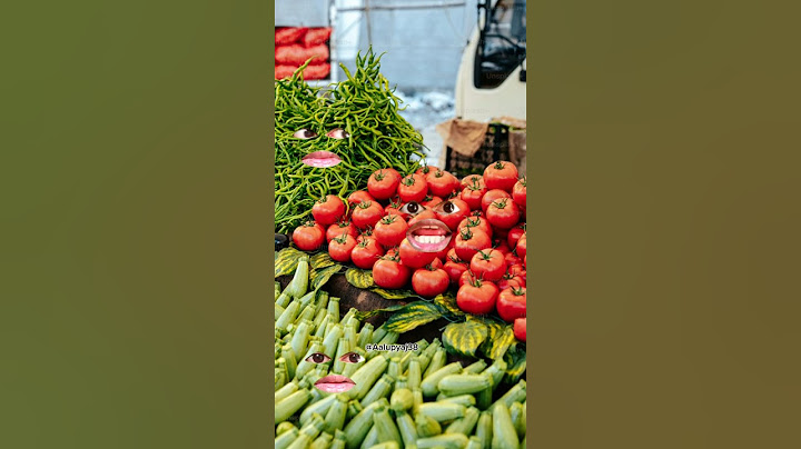 निगाहें सबकी टमाटर पर 🤪 | #tomato #tomatocomedy #tomatoprice #tomatokicomedy#funny@thethar_puns