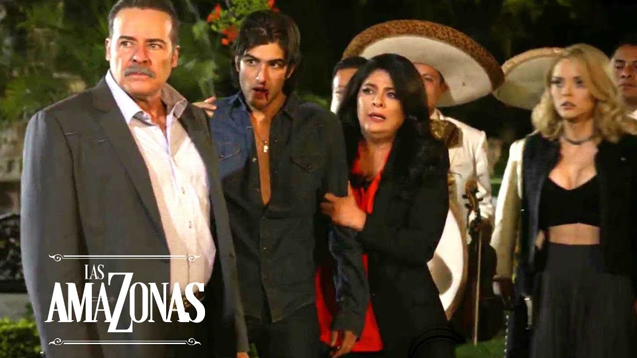 Las Amazonas | Emiliano y Roby se pelean por el amor de Constanza