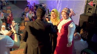 على العريض الشديد العريس بيغنى امايا يا ما ويقول للمصري انت بتجرى فى دمى