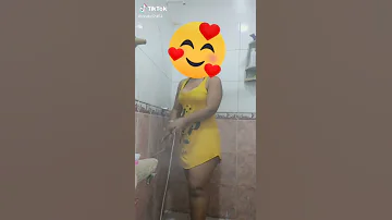 بتتصور لعشيقها من الحمام 