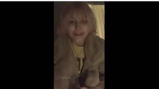 Grace VanderWaal Instagram Live Letting The Wind Blow Through My Hair And I'm Fine.  | 23 Nov 2020