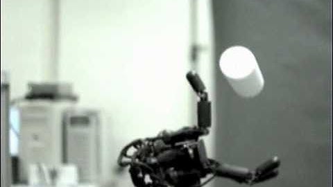 Dynamic Regrasping  (IEEE ICRA 2006)