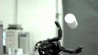 Dynamic Regrasping  (IEEE ICRA 2006)