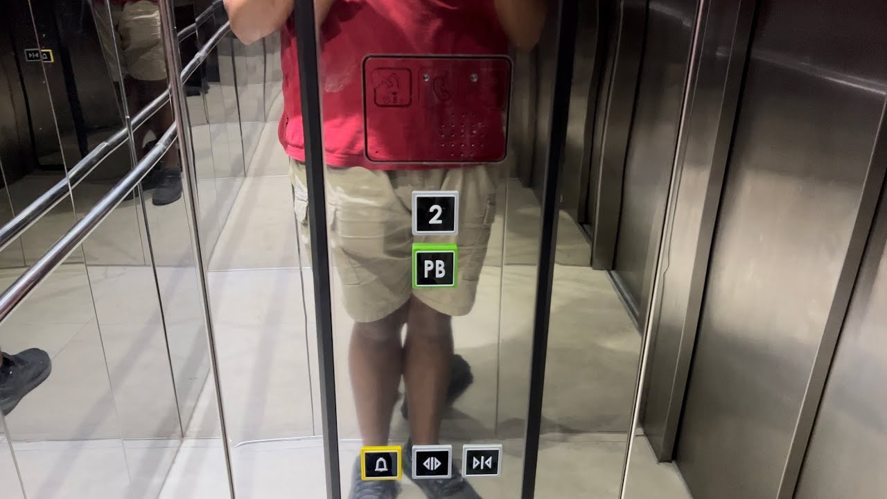 MP Traction Elevator at Plaza 404 in San Pedro Garza García, Mexico.