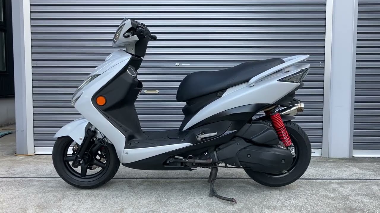 YAMAHA シグナスx 3型 台湾 外装 エンジン始動動画 - YouTube