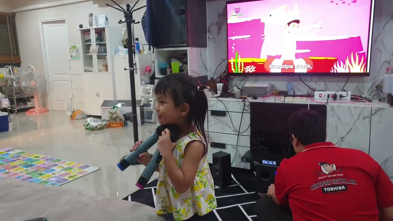 20210402 : ของขวัญร้องคาราโอเกะที่บ้านน้าแป๋ม🎤😊