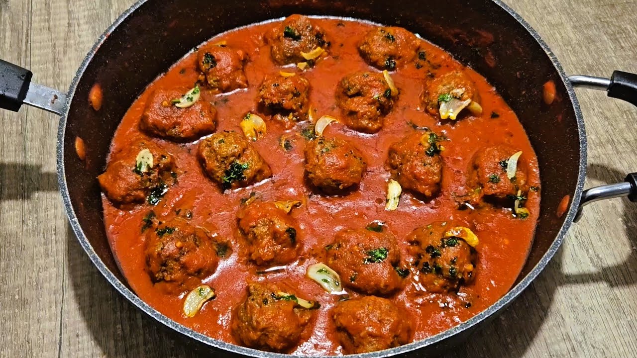 Dawood basha (Boulettes de viande dans une sauce tomate épicée) Recette libanaise/syrienne. Eng sub