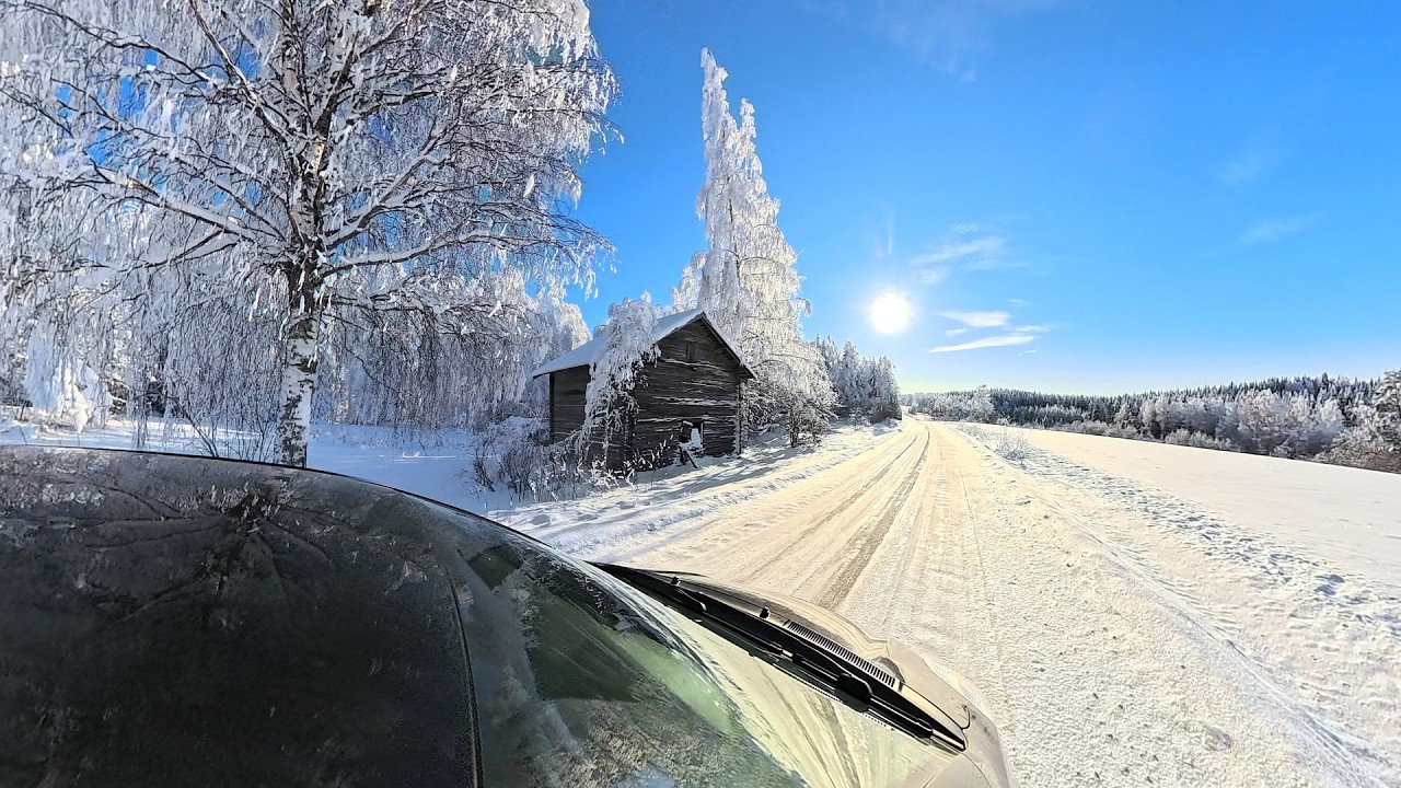 Sininen ja valkoinen värit ovat vaaramaiseman. | The colors are blue and white.