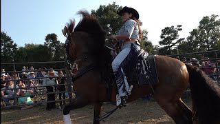 INCREIBLE!  Mujer Montando Caballo Bailador😍🐴