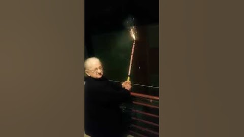 Бабушка стреляет салют
