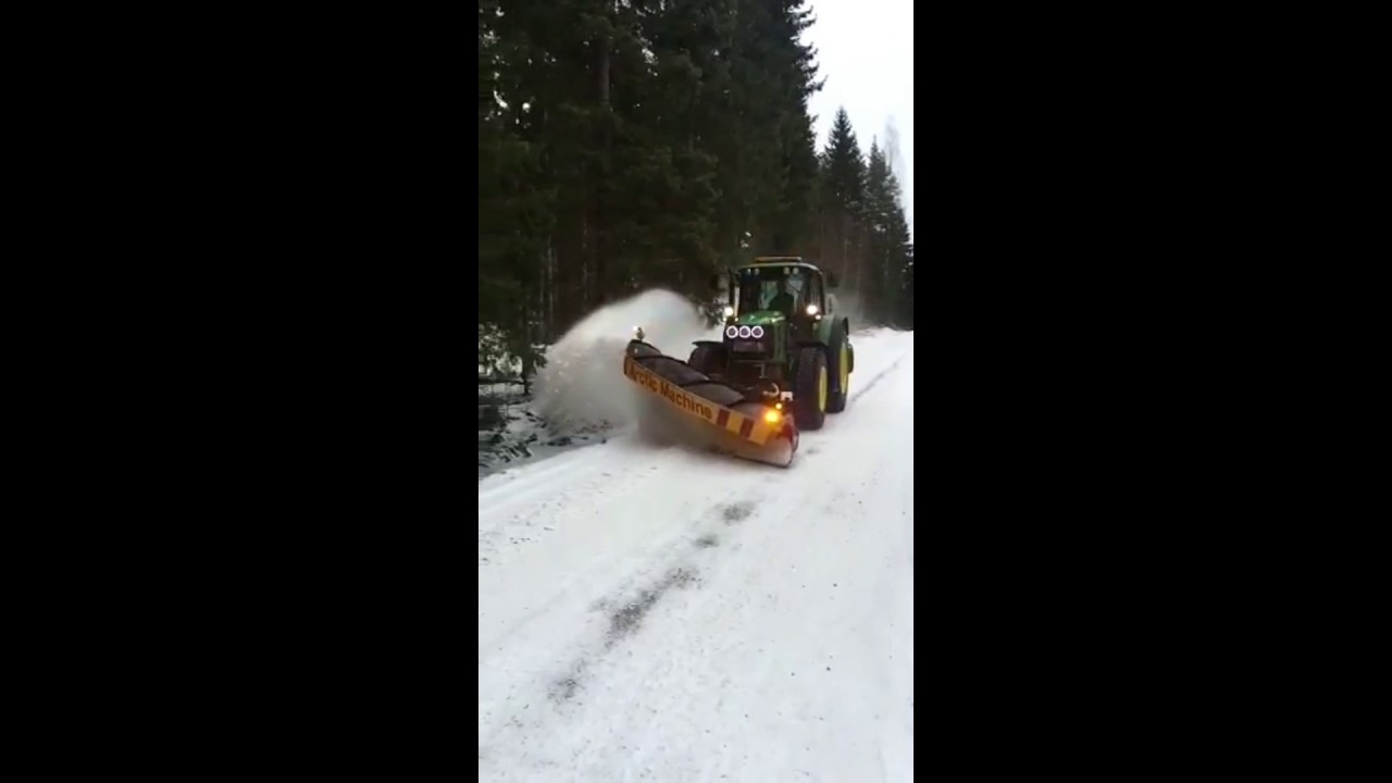 Arctic Machine Oy  - AM 2600 FMD front plough in front of John Deere