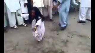 باكستاني يرقص