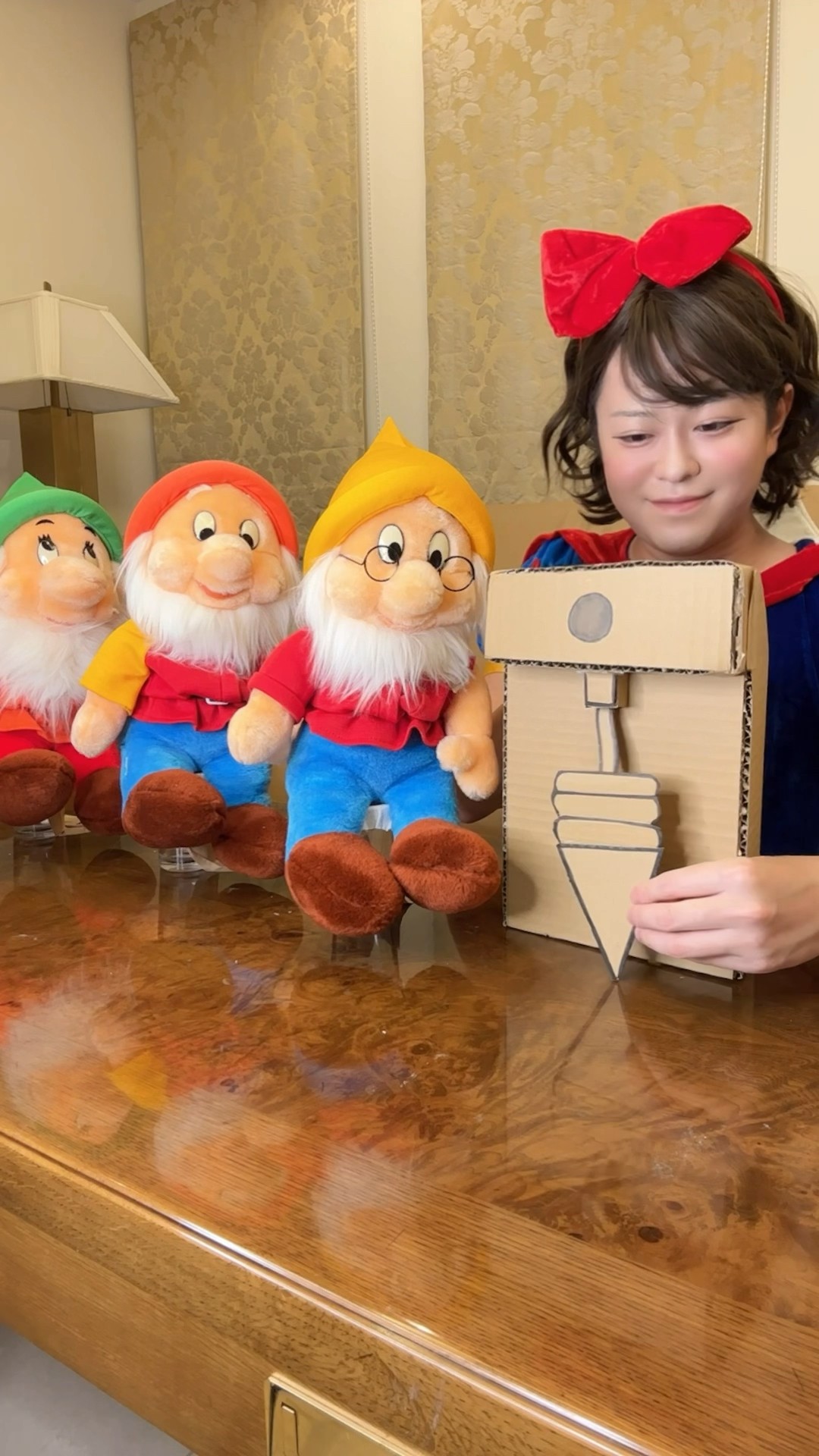 BREAK INTO A CARDBOARD SOFT-CREAM SHOP！#asmr