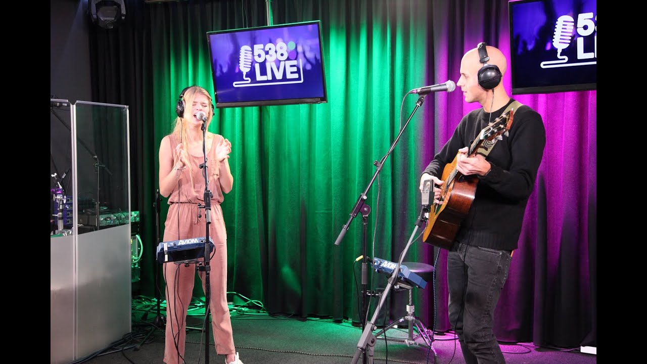 Emma Bale ft. Milow - Fortune Cookie | Live bij Evers Staat Op - YouTube