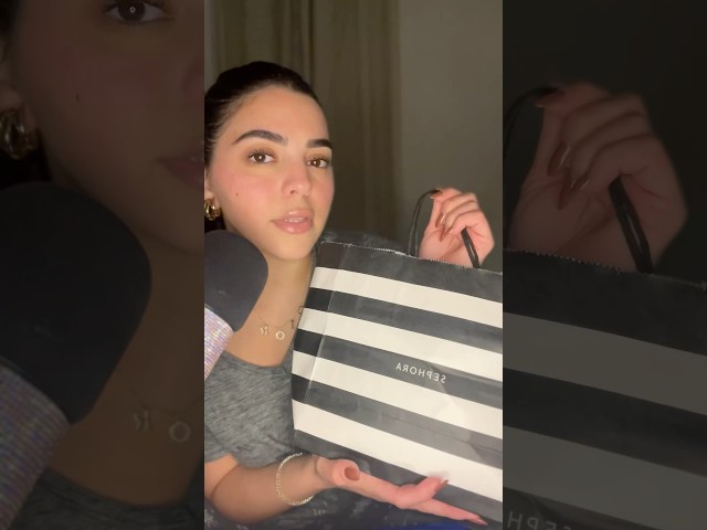 Good deals 🤝🏽 me #asmr #asmrshorts #asmrshowandtell #tingles #tappingsounds #sephora #blackfriday
