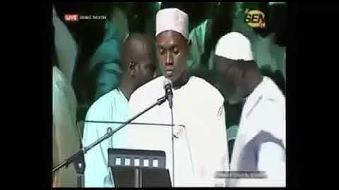 القارئ محمد الهادي توري- سورة الزمر مترجم للانجليزيه (رائعة)
