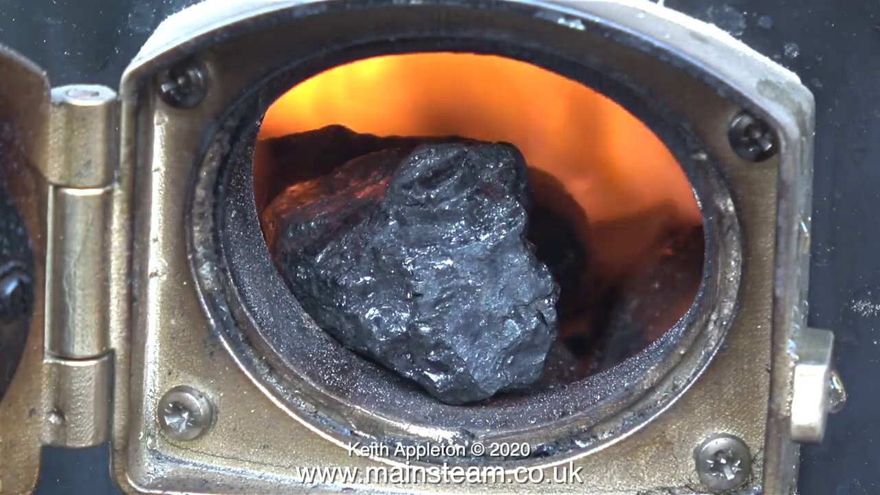 A STUART TWIN 5A STEAMING IN THE GARDEN ON THE 23rd OF DECEMBER 2020