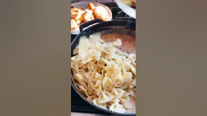 Southern style creamy parmesan chicken pasta 💕 #shorts #food #recipes #delicious #short