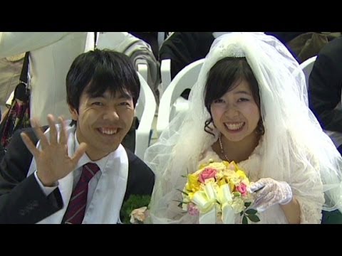 Thousands marry in 'Moonie' mass wedding