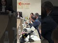Սուրճի սեղանի շուրջ քննարկեք դա. վիճաբանություն հանձնաժողովի նիստում