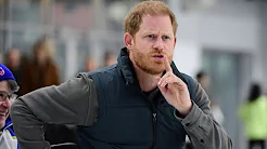 Prince Harry  ce message subliminal envoyé à William et Charles III lors de son voyage secret en An thumbnail