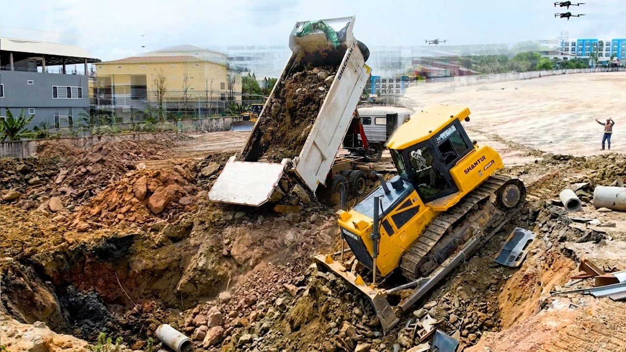 Skill Dozer DH17C3 Pour Soil into Flooded Pushes Processing Landfill! Site Using With Truck25Ton