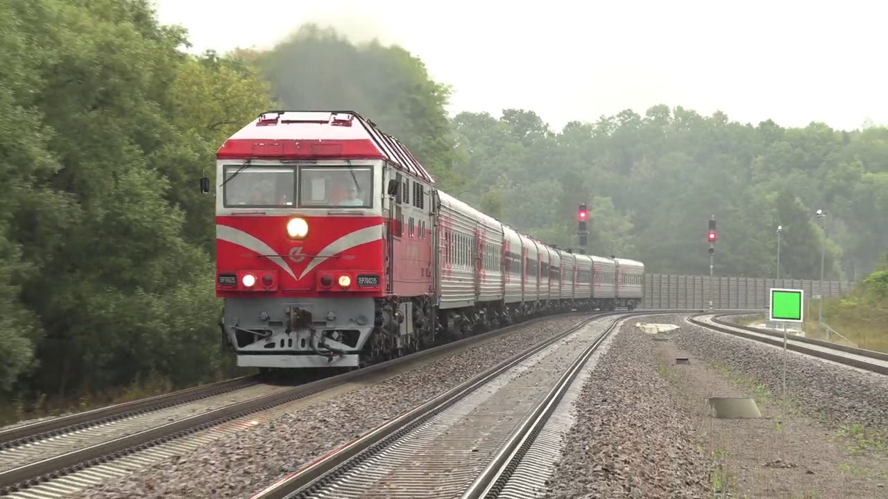 Тепловоз ТЭП70-0235 на о.п. Гарлява / TEP70-0235 at Garliava stop