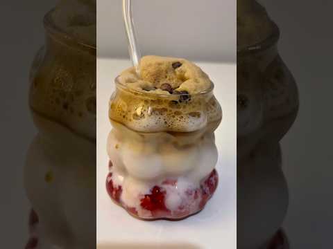Strawberry chocolate dalgona recipe🍫🍓#short #dalgona #strawberry #chocolate #icedcoffee #asmr