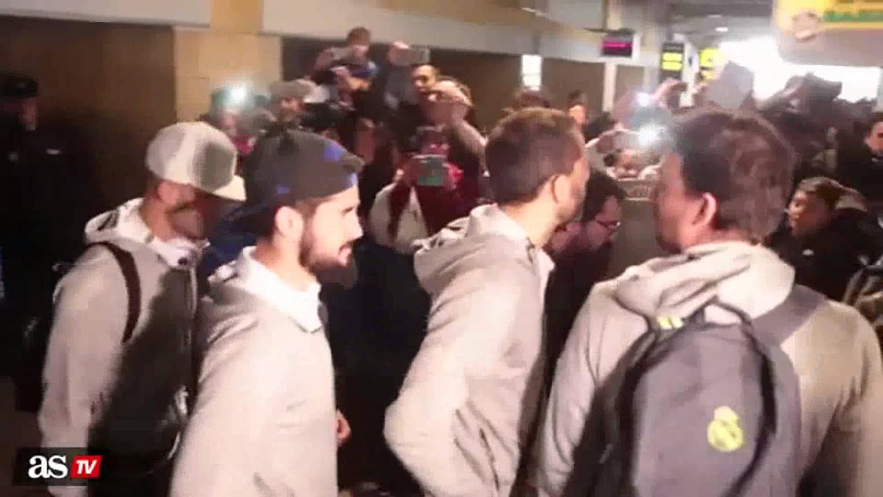Zidane, aclamado en la llegada a Sevilla '¡Ziizou, Ziizou!'