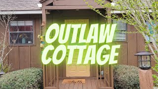 Download Lagu OUR STAY AT THE OUTLAW COTTAGE | AIRBNB REVIEW MP3