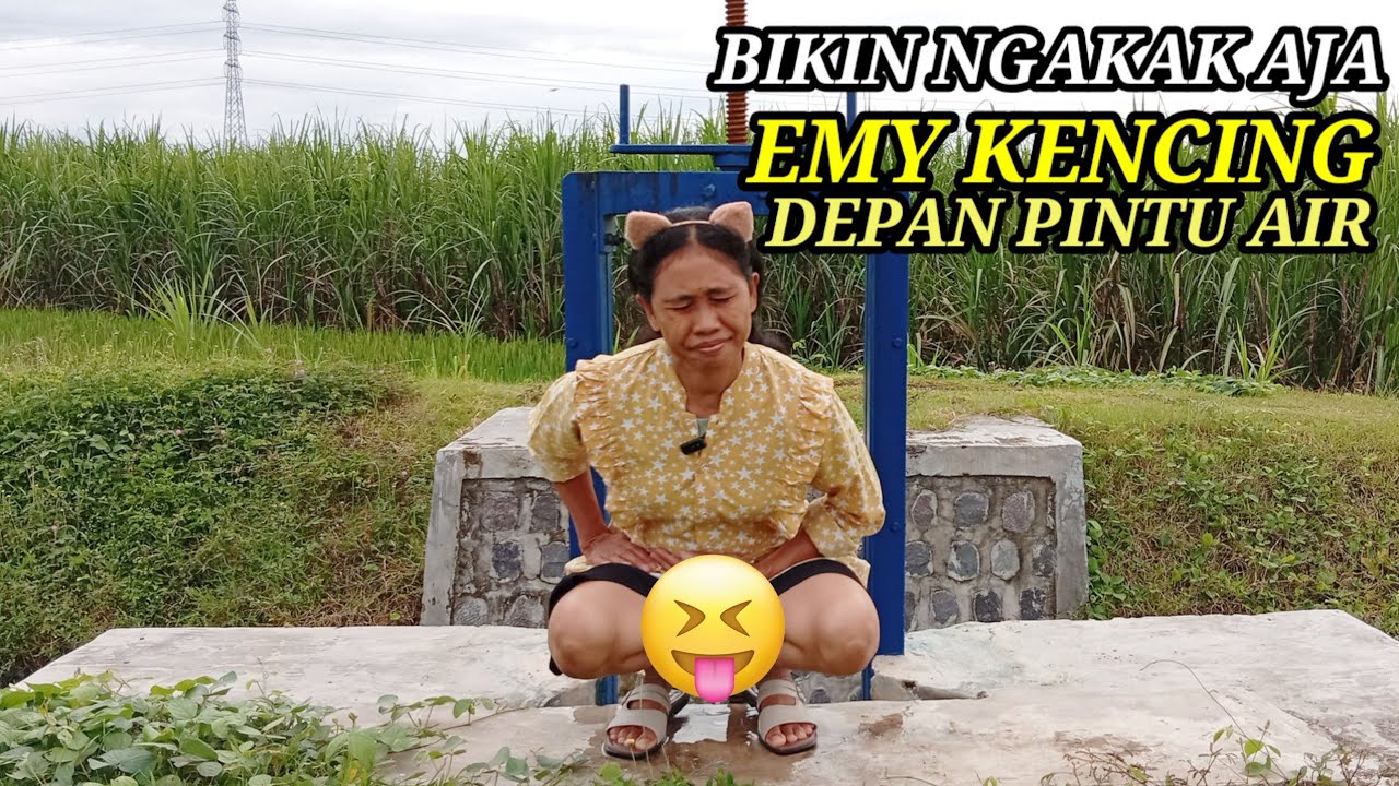Bikin ngakak aja... Emy p1p1s depan pintu air... Lucu sekali