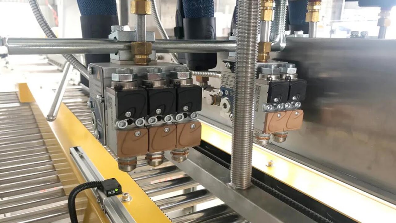 carton flap folding tape sealing with nails stapling equipment