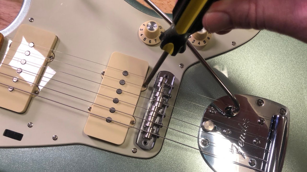 Anyone know what this little button does on the panaroma trem of the Am Pro  II jazzmaster? : r/offset